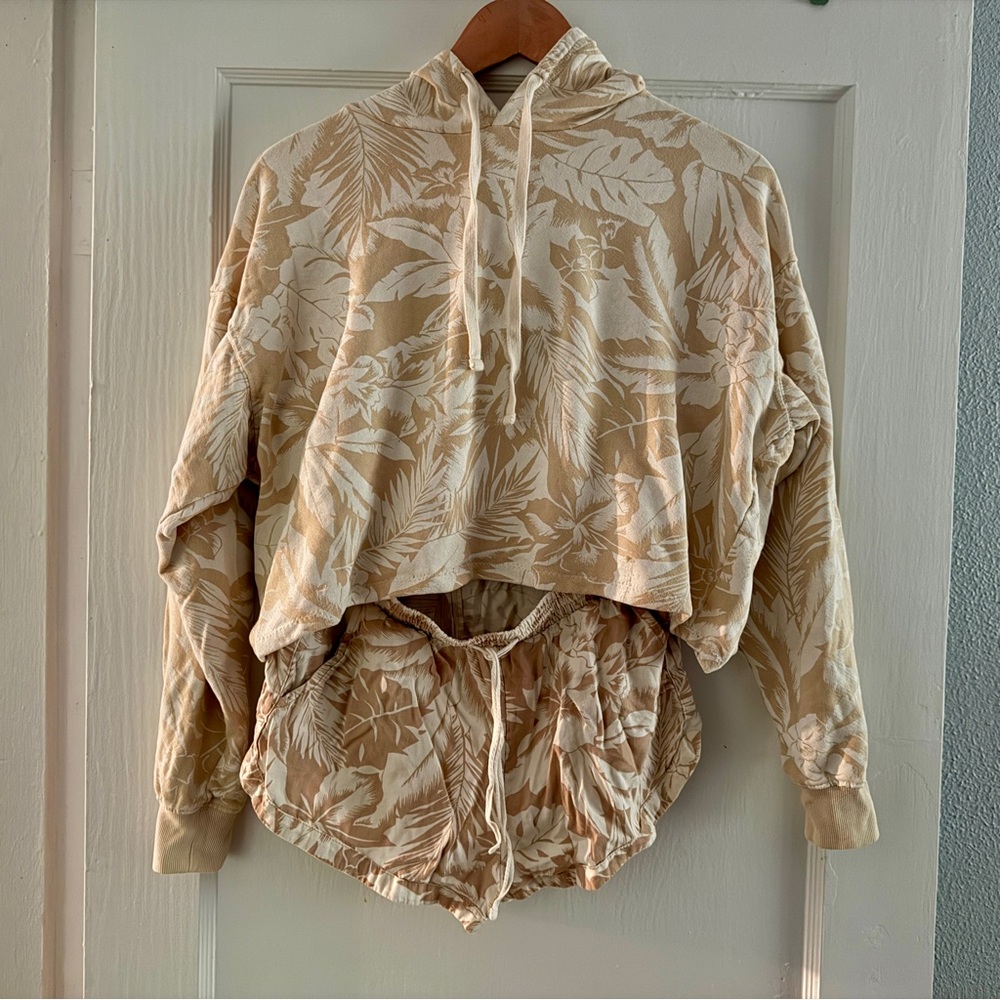 Cropped hoodie & shorts set